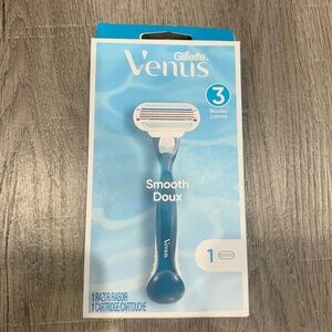 NEW Gillette Venus smooth razor shaving